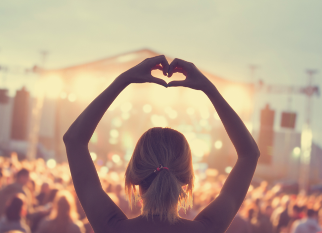 Comment enlever les bracelets de festival ?