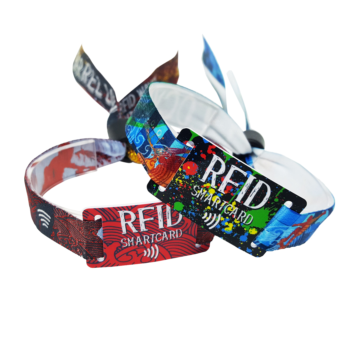 2 bracelets RFID avec smartcard personnalsiés sur fond blanc