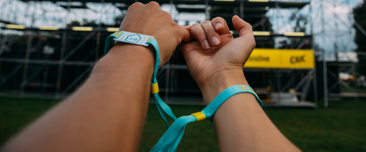 Bracelet tissu en festival