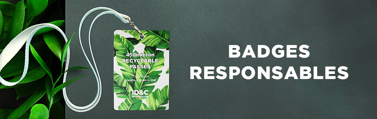 Badge recyclabe sur un bureau Badge recyclabe sur un bureau